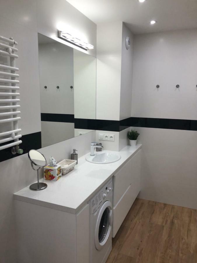 Klimatyzowany Apartament Roma Z Garazem Podziemnym Kielce Bagian luar foto