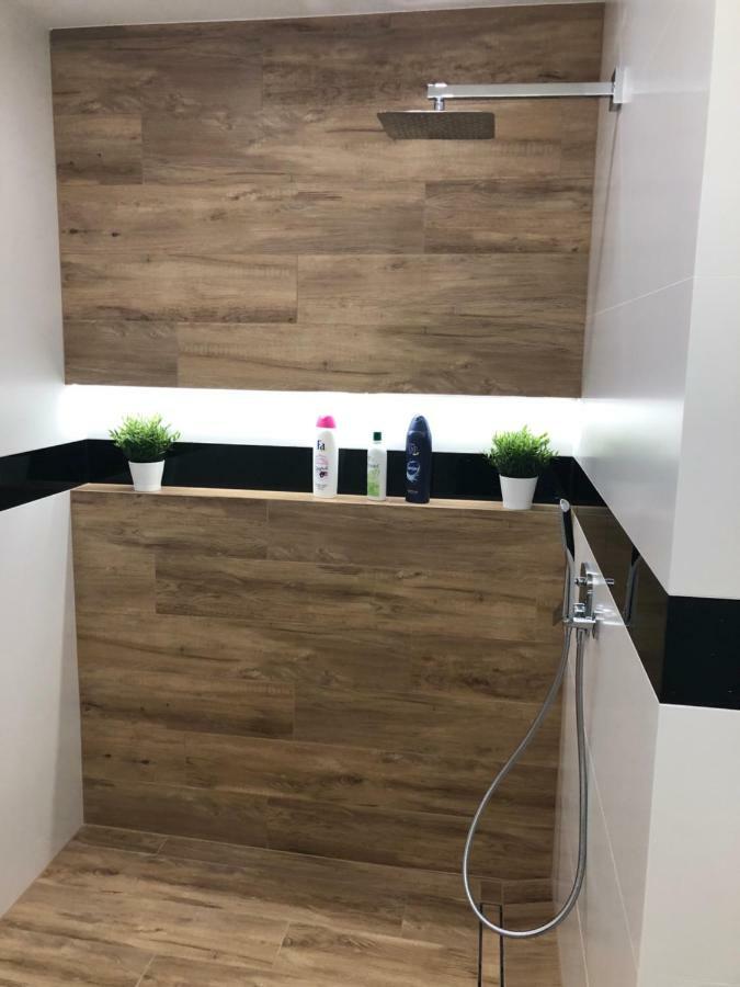 Klimatyzowany Apartament Roma Z Garazem Podziemnym Kielce Bagian luar foto