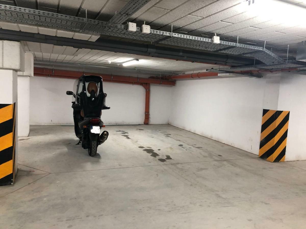 Klimatyzowany Apartament Roma Z Garazem Podziemnym Kielce Bagian luar foto