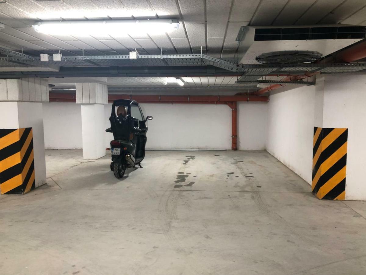 Klimatyzowany Apartament Roma Z Garazem Podziemnym Kielce Bagian luar foto